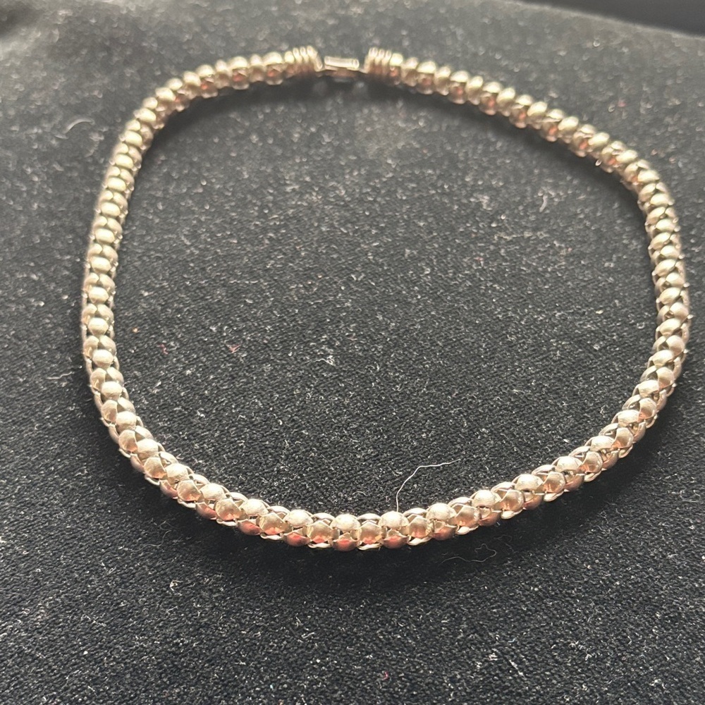 Elegant silver choker